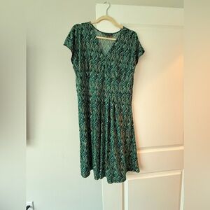 To the Max Green Chevron V-Neck Midi Dress